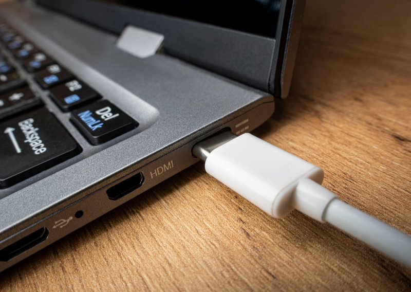 Treba li laptop biti stalno spojen na struju? Evo što o tome trebate znati