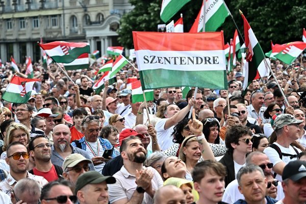 Tisuće prosvjedovale protiv Orbana u uporištu Fidesza